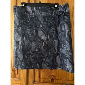 NWT Prettylittlething Snakeskin Skirt